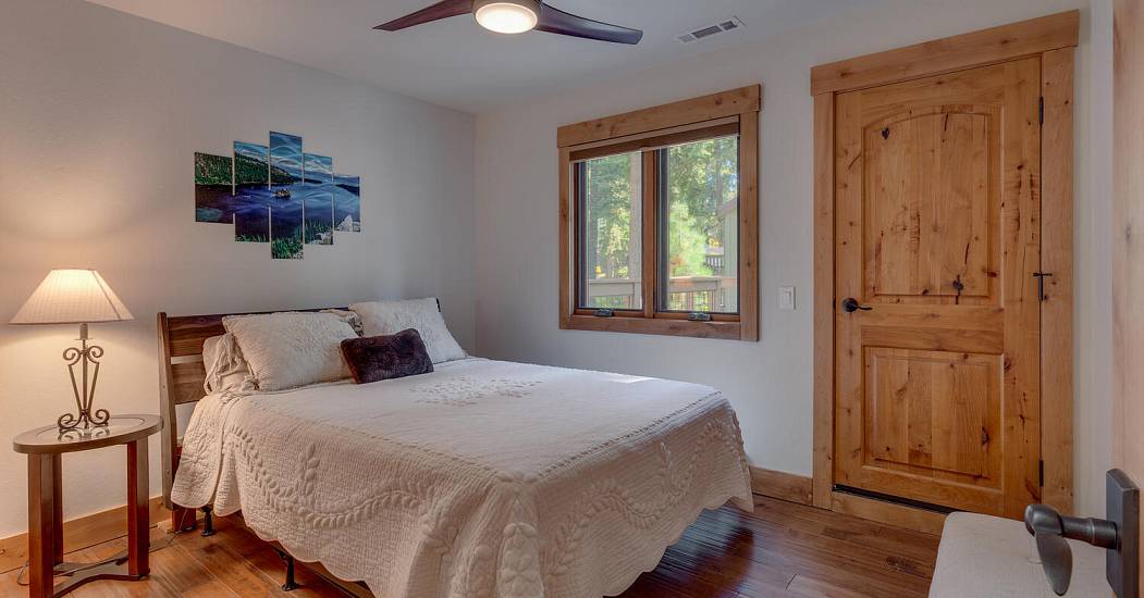 154 Skyland Way Tahoe City CA-large-029-025-Bedroom-1500x1000-72dpi.jpg