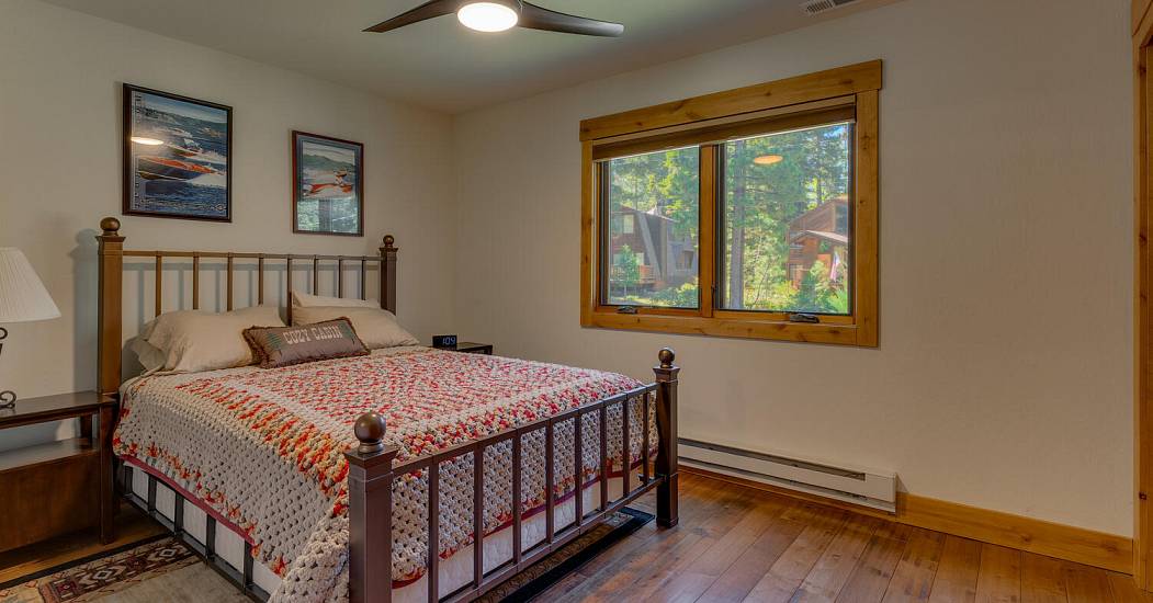 154 Skyland Way Tahoe City CA-large-028-005-Bedroom-1500x1000-72dpi.jpg