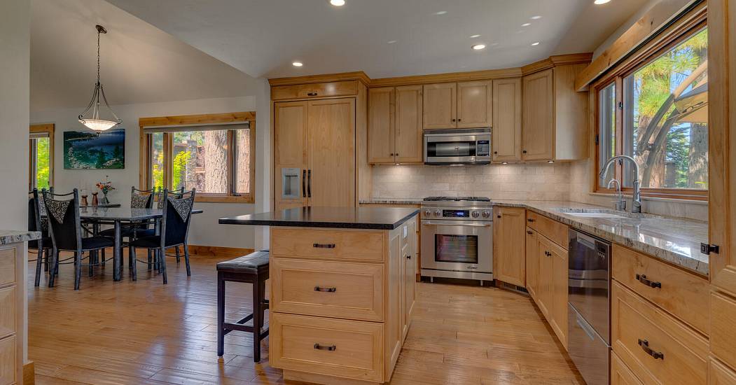 154 Skyland Way Tahoe City CA-large-015-006-KitchenBreakfast Bar-1500x1000-72dpi.jpg