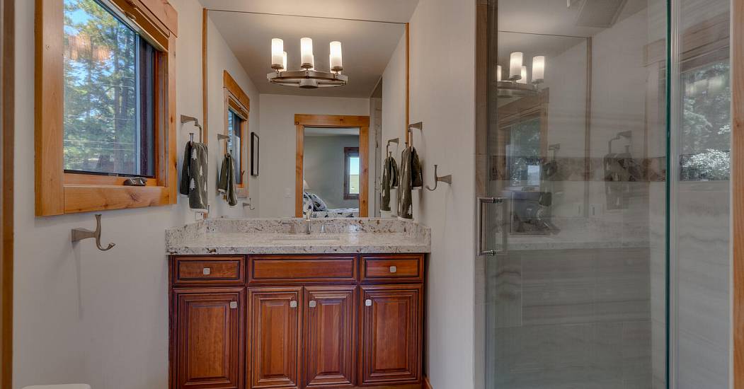 154 Skyland Way Tahoe City CA-large-026-023-Primary Bathroom-1500x1000-72dpi.jpg