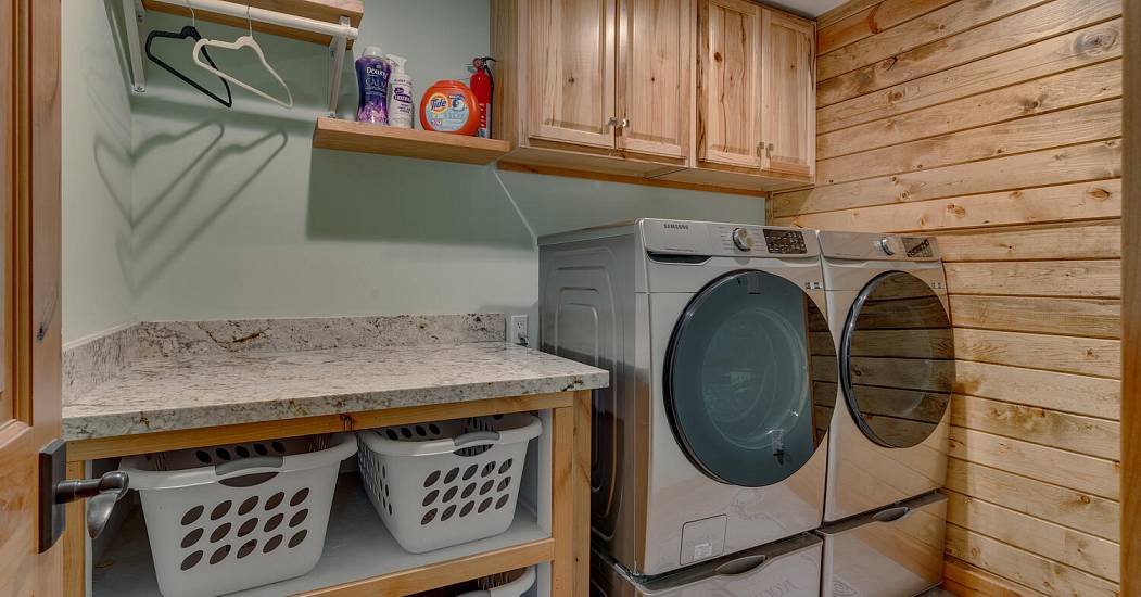 154 Skyland Way Tahoe City CA-large-010-004-Laundry-1500x1000-72dpi.jpg