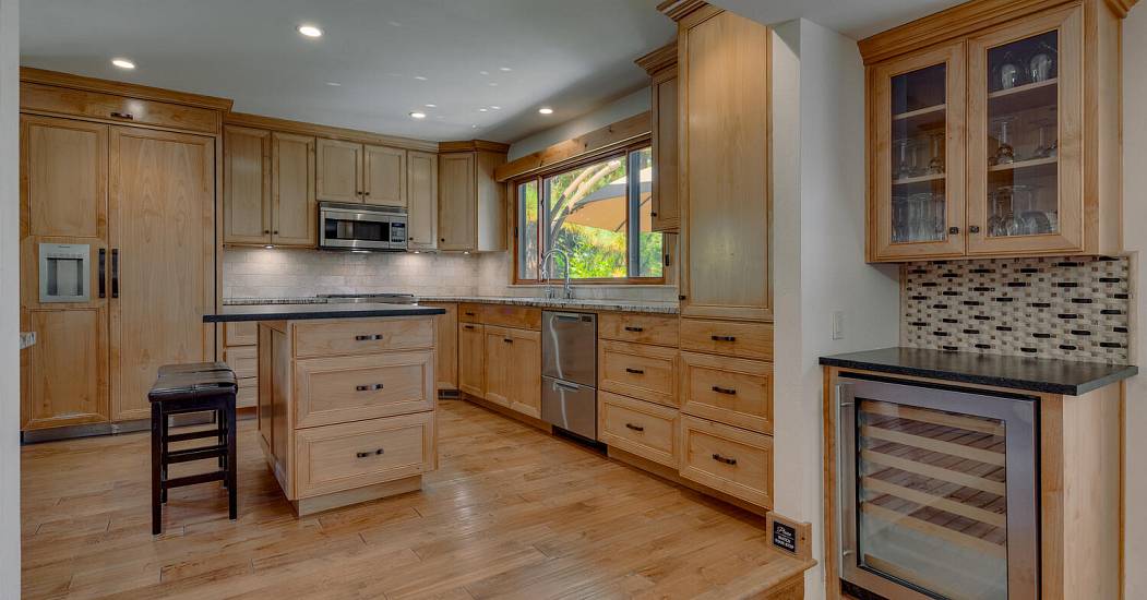 154 Skyland Way Tahoe City CA-large-016-014-Kitchen-1500x1000-72dpi.jpg