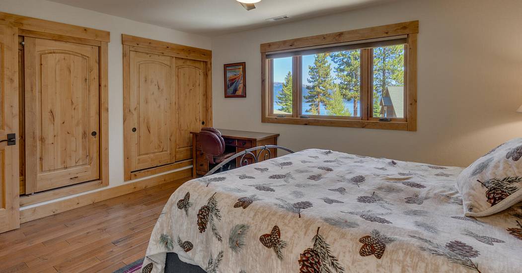 154 Skyland Way Tahoe City CA-large-025-002-Primary Bedroom Ensuite-1500x1000-72dpi.jpg