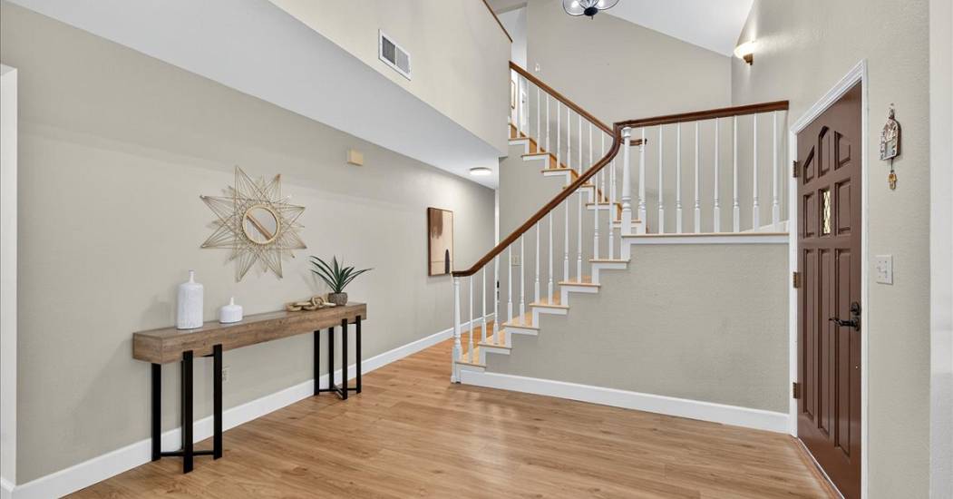 10-Staircase.jpg