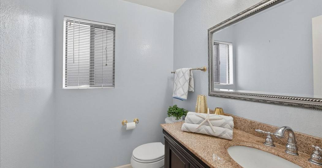 22-Half Bath.jpg