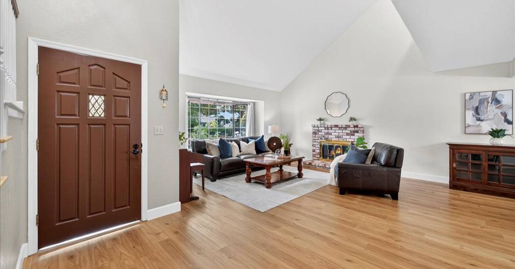 05-Entry and Living Room.jpg