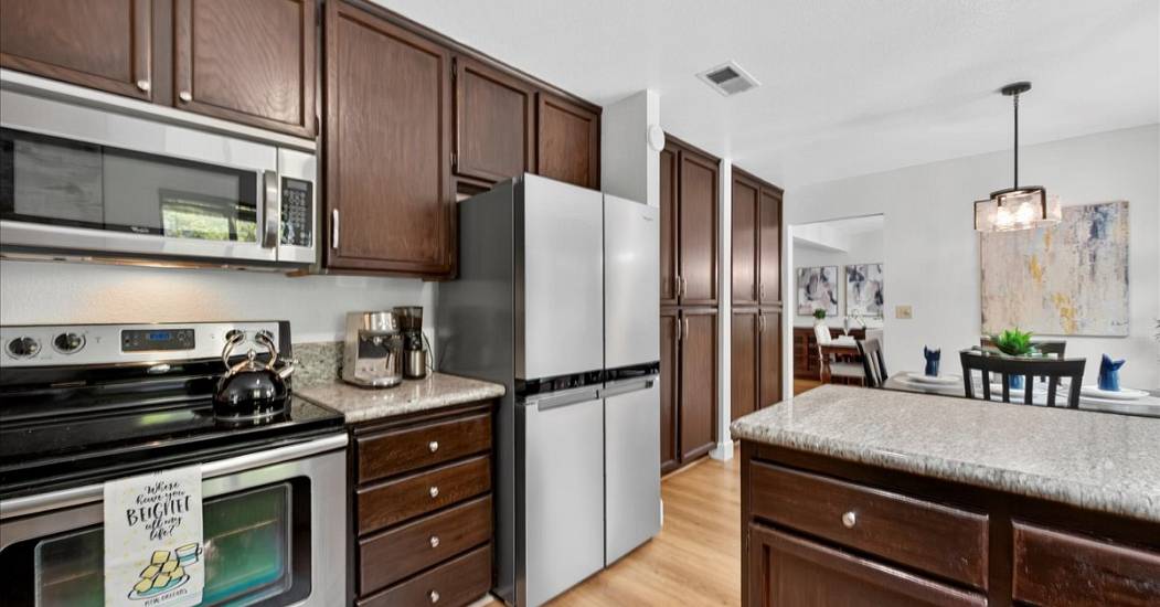 17-Kitchen.jpg