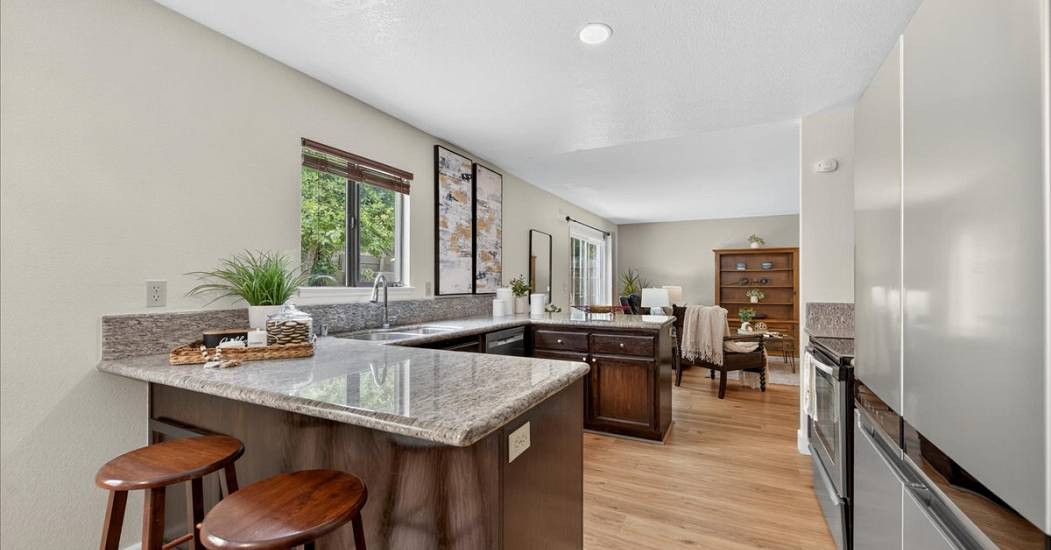 13-Kitchen.jpg