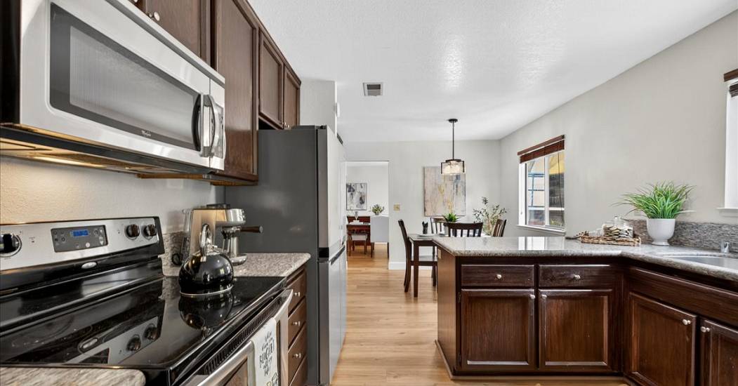16-Kitchen.jpg