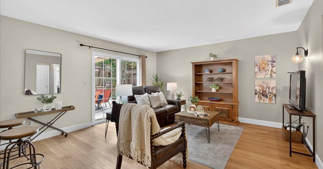 21-Family Room.jpg