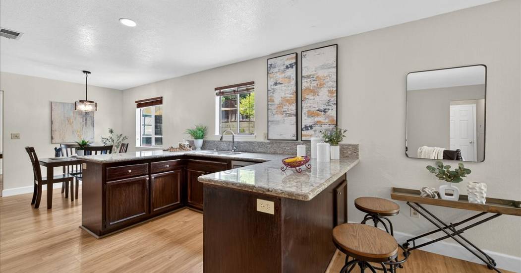 18-Kitchen.jpg