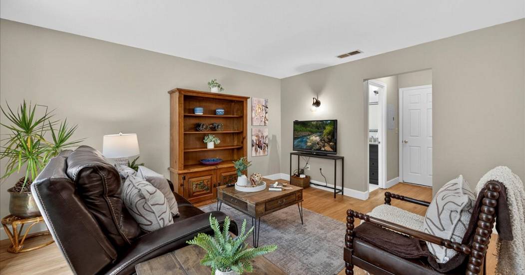 23-Family Room.jpg