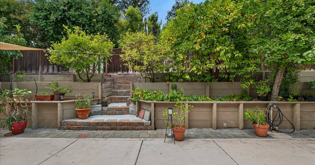 37-Patio and Garden.JPG