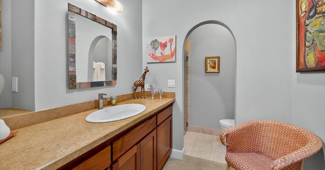 30-Half Bath.jpg
