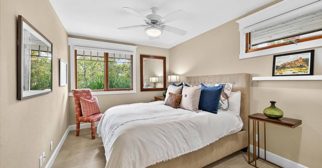 40-Bedroom.jpg