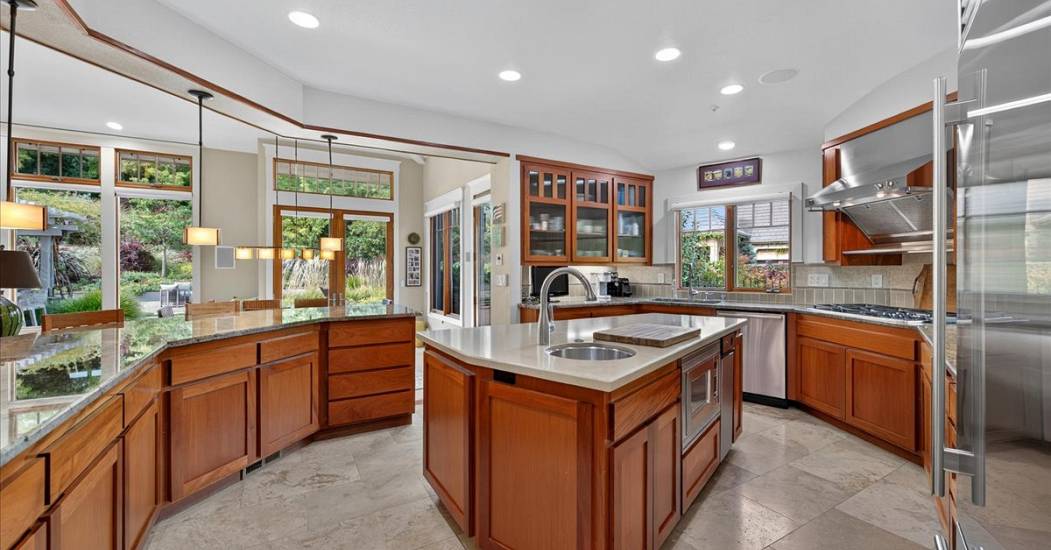 23-Kitchen.jpg