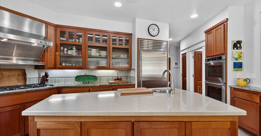 25-Kitchen.jpg