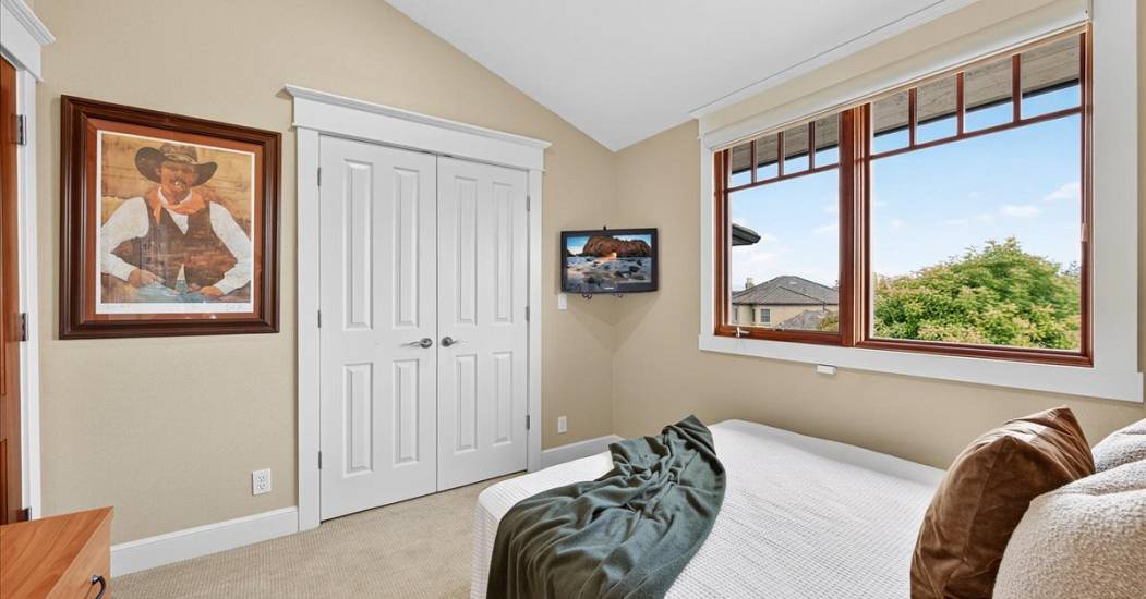 42-Bedroom.jpg