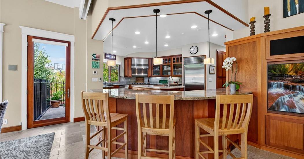 21-Kitchen.jpg