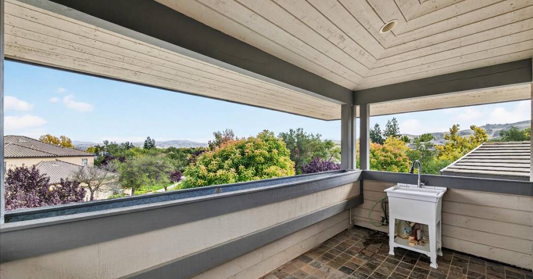 46-Balcony and View.jpg