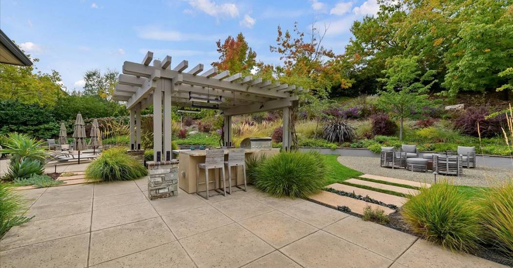 47-Backyard.jpg