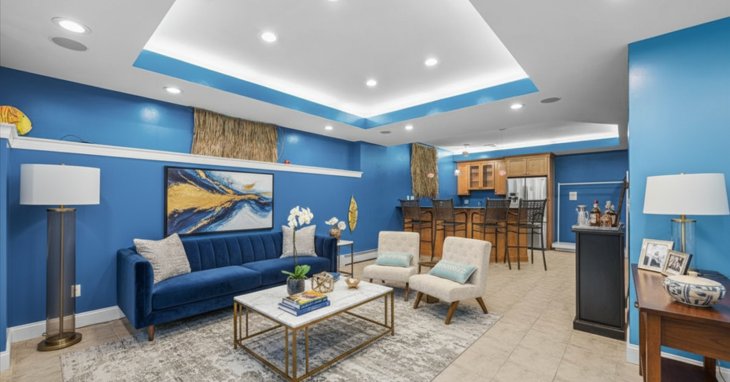 generated_luxury_interior_1761396202.png
