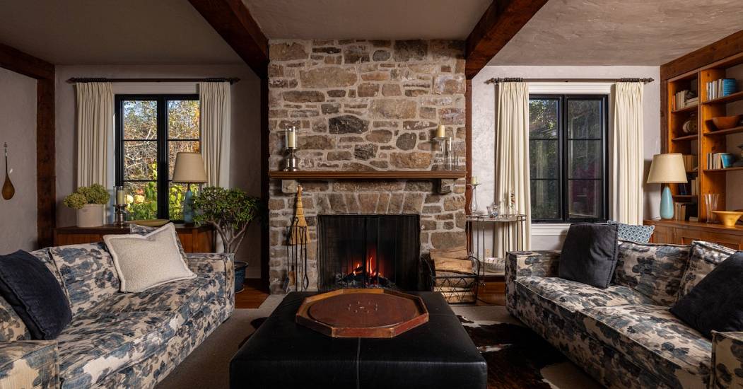 14. 14 _ LR & Fireplace MLS.jpeg