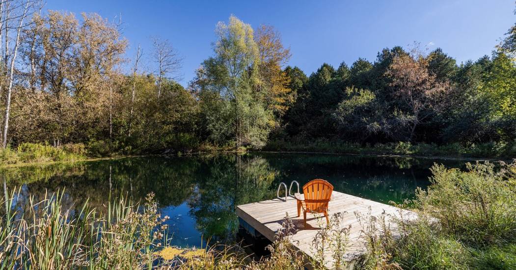 31. 27_Pond & Chair.jpeg