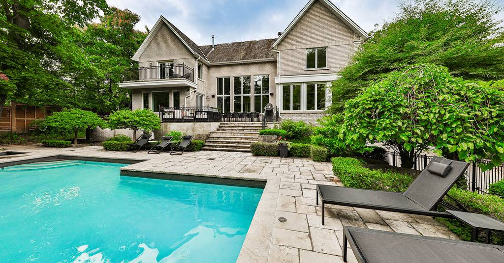 1257_tecumseh_park_drive_exteriors-12_423.jpg
