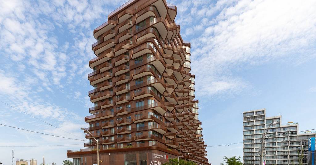 001_214-155_merchant-s_wharf_-94_551.jpg