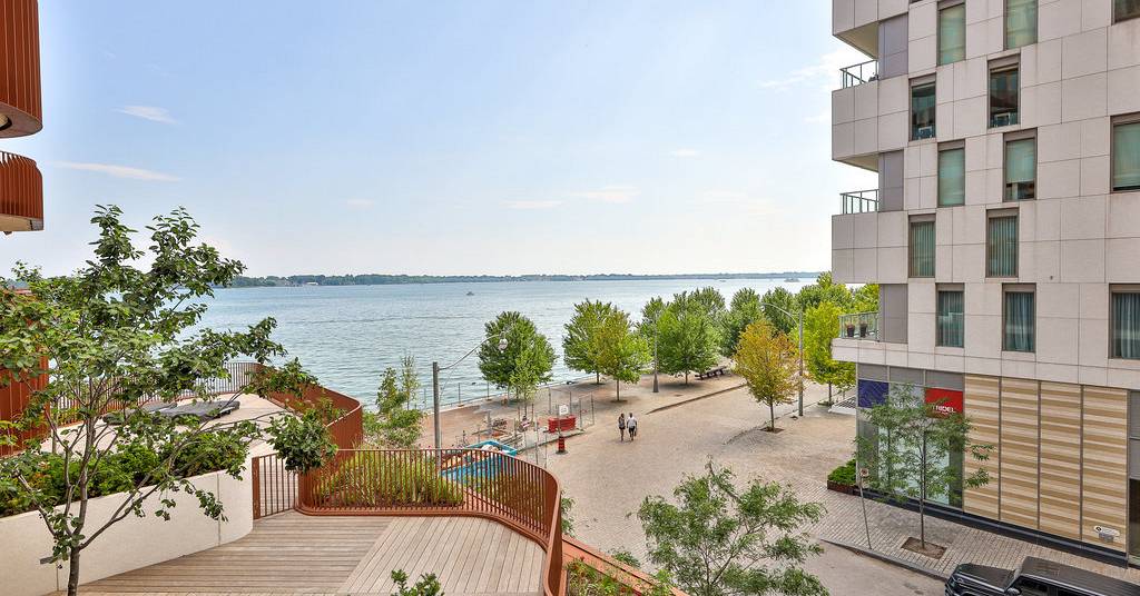 069_214-155_merchant-s_wharf_-62_512.jpg