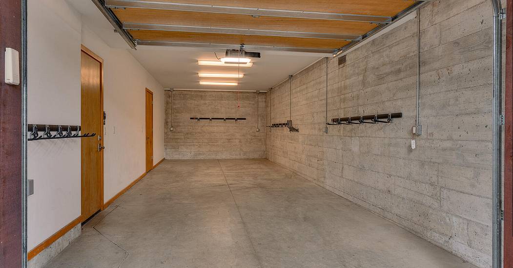 1620 Lanny Ln Olympic Valley-large-042-006-Tandem Garage-1500x1000-72dpi.jpg