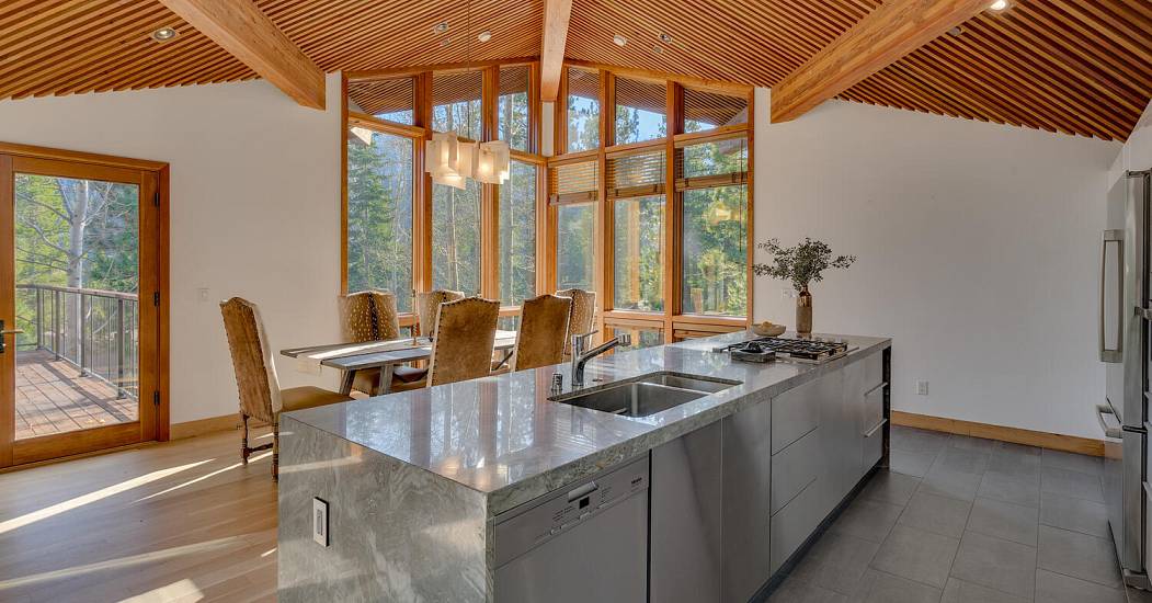 1620 Lanny Ln Olympic Valley-large-013-023-Kitchen-1500x1000-72dpi.jpg