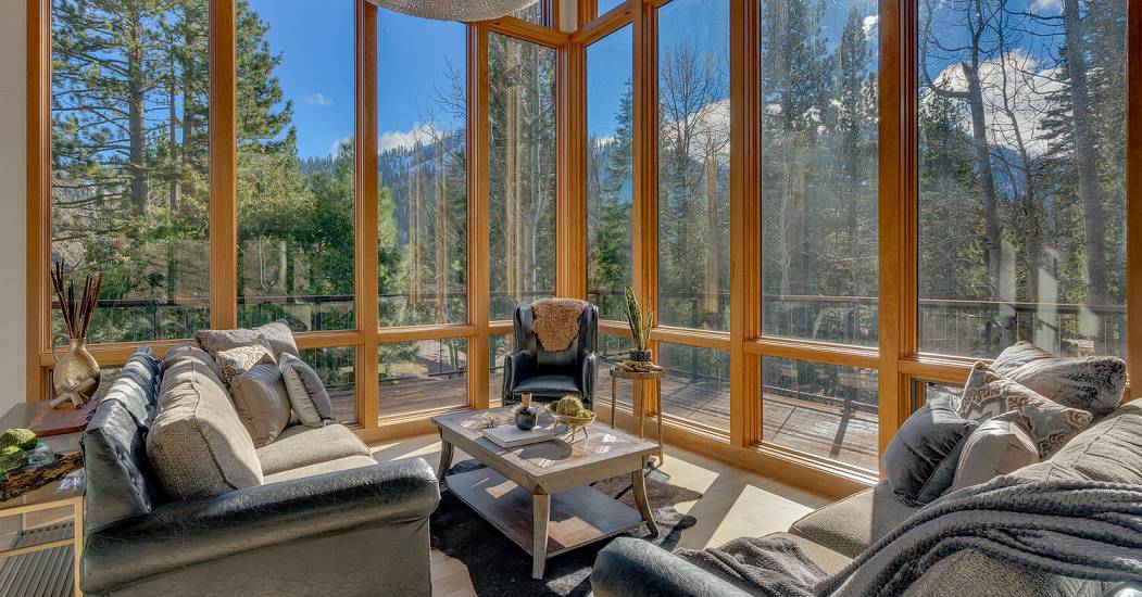 1620 Lanny Ln Olympic Valley-large-009-012-Living Room-1500x1000-72dpi.jpg