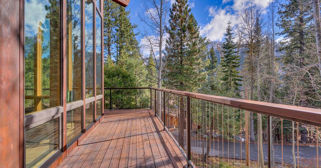 1620 Lanny Ln Olympic Valley-large-017-030-Front Patio off LivingDining-1500x1000-72dpi.jpg