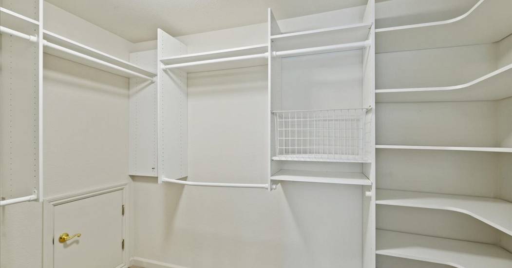 27-Primary Closet.jpg