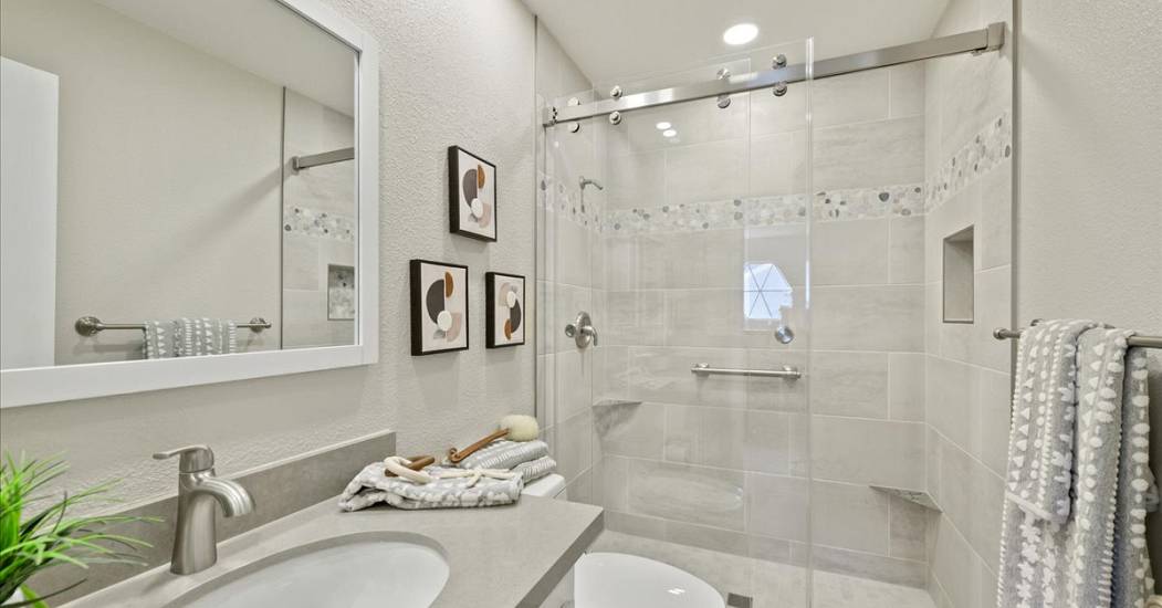 29-Full Bath.jpg