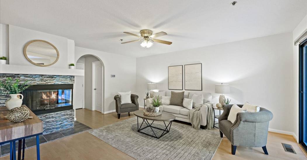 09-Family Room.jpg
