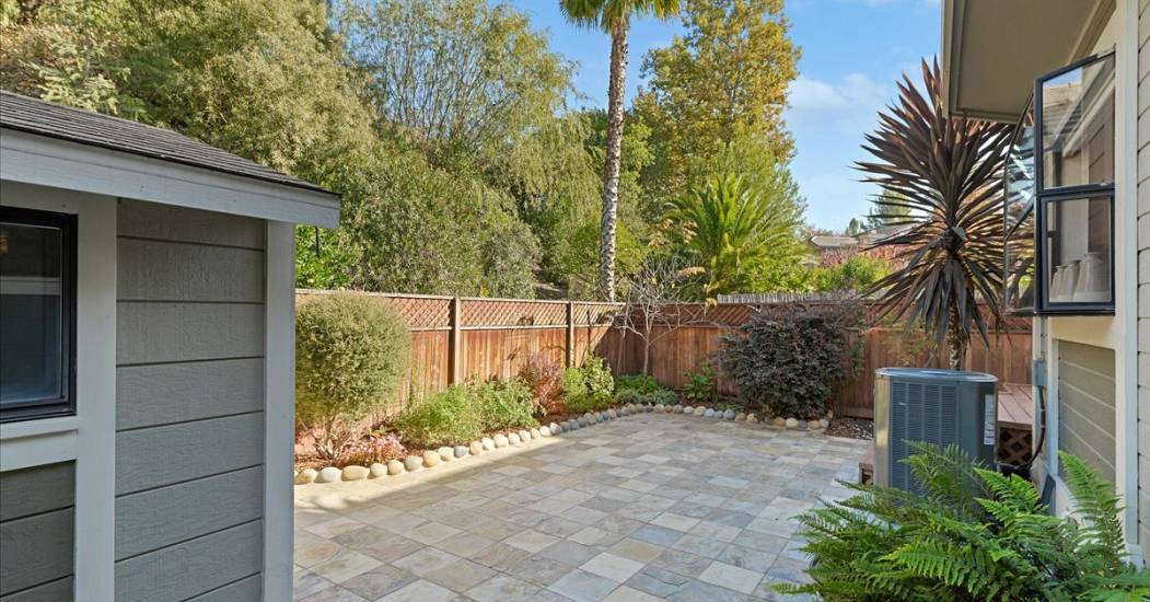 17-Patio and Garden.jpg