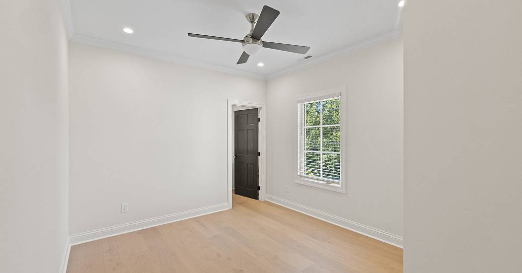 58-web-or-mls-1303 Riverview Rd - 026.jpg