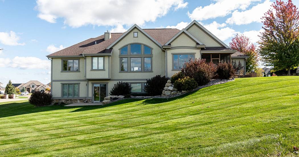 2025_939_carnoustie_way_ext_ss_mls-007.jpg