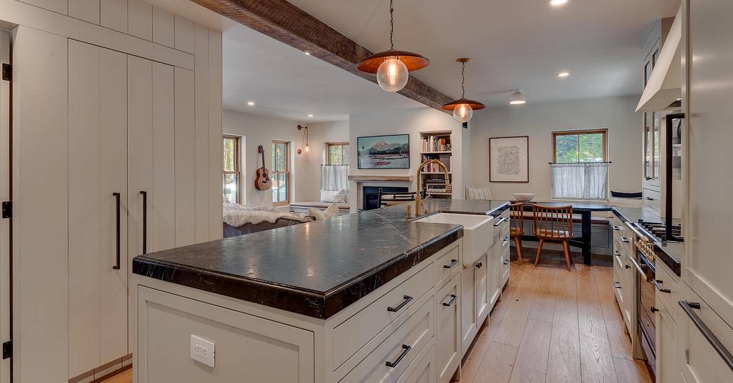 2045 W Lake Blvd Tahoe City CA-large-004-019-Kitchen-1500x1000-72dpi.jpg
