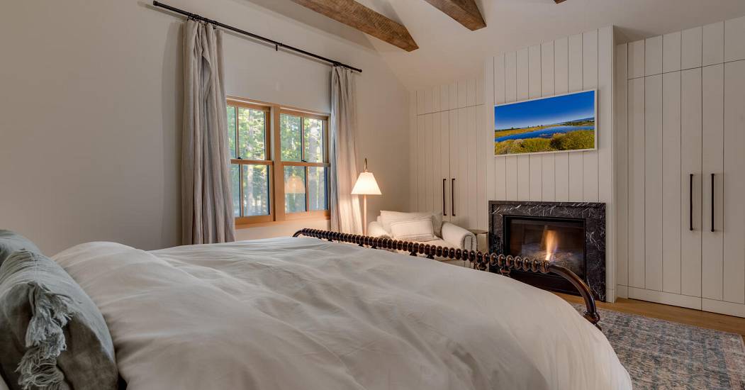 2045 W Lake Blvd Tahoe City CA-large-016-005-Bedroom-1500x1000-72dpi.jpg
