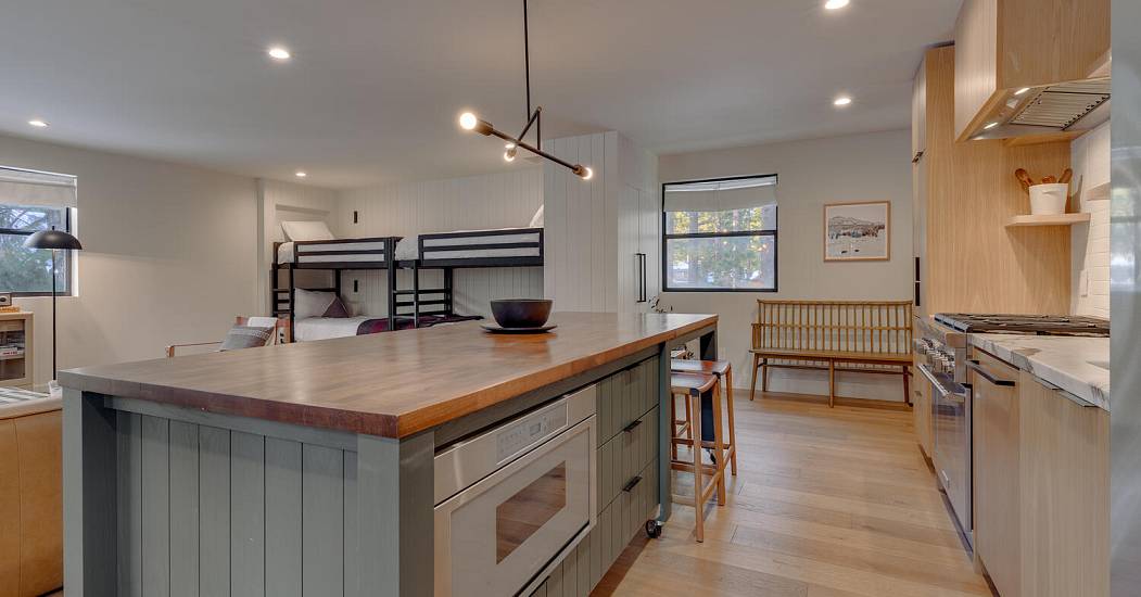 2045 W Lake Blvd Tahoe City CA-large-035-044-Kitchen-1500x1000-72dpi.jpg