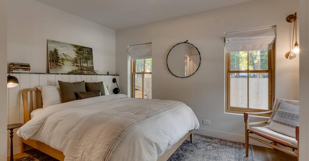 2045 W Lake Blvd Tahoe City CA-large-014-004-Bedroom-1500x1000-72dpi.jpg