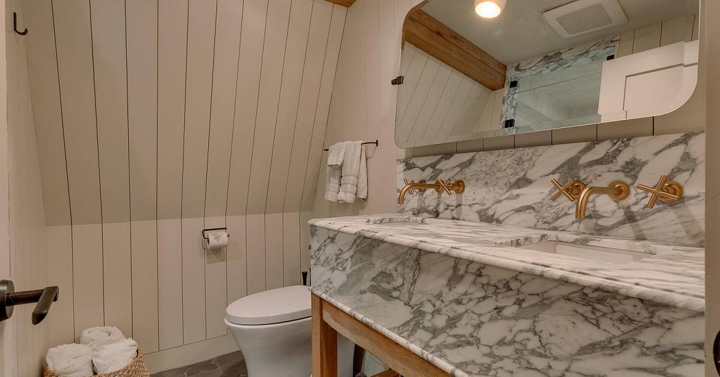 2045 W Lake Blvd Tahoe City CA-large-018-016-Half Bathroom-1500x1000-72dpi.jpg