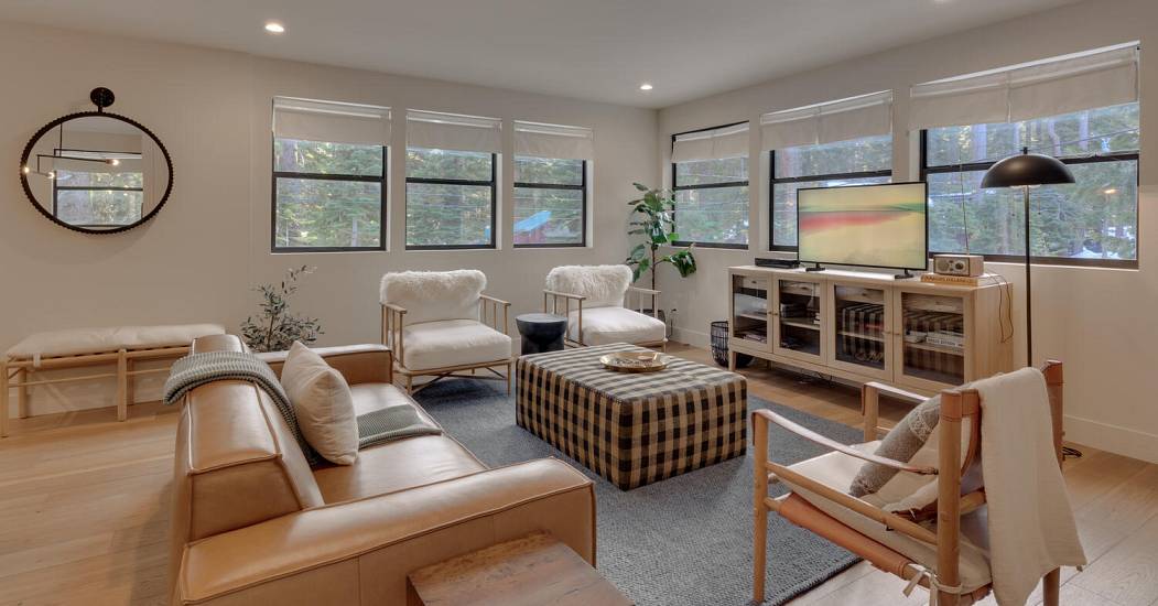 2045 W Lake Blvd Tahoe City CA-large-031-015-Living Room-1500x1000-72dpi.jpg