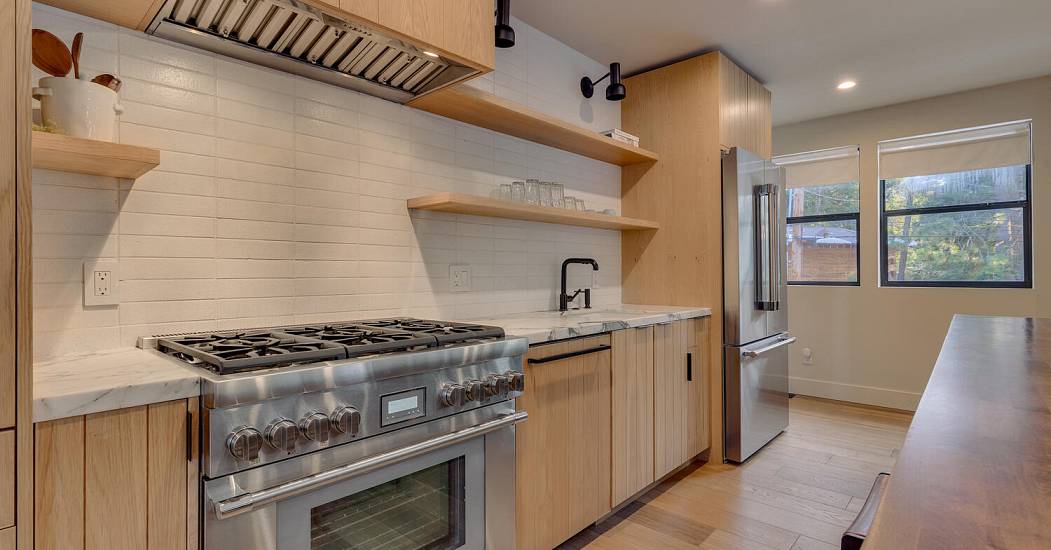 2045 W Lake Blvd Tahoe City CA-large-034-045-Kitchen-1500x1000-72dpi.jpg