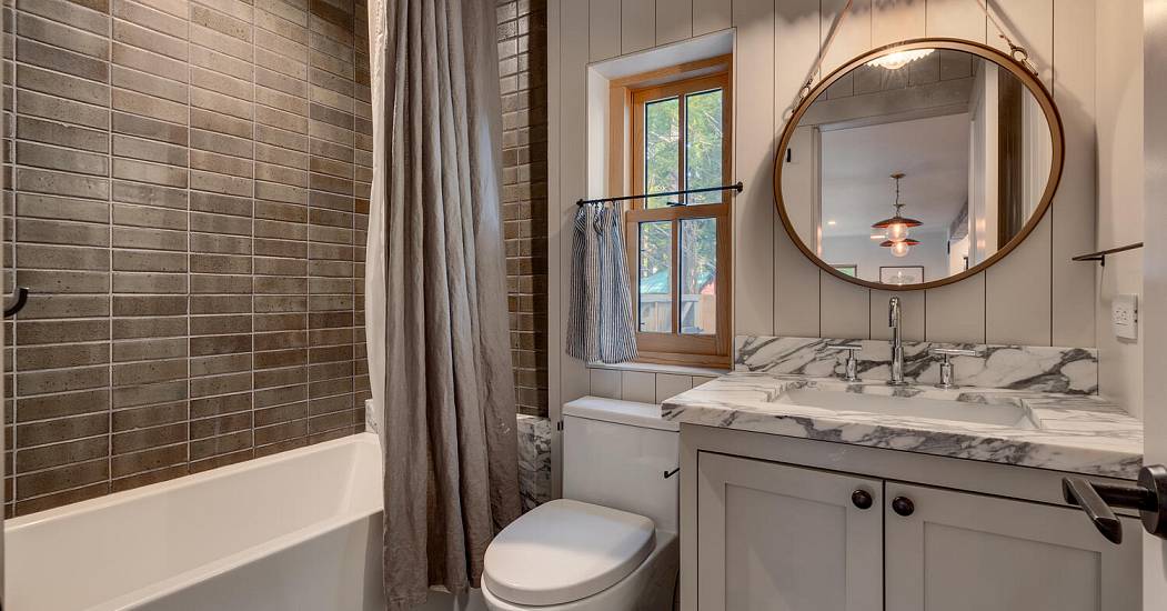 2045 W Lake Blvd Tahoe City CA-large-015-003-Bathroom-1500x1000-72dpi.jpg