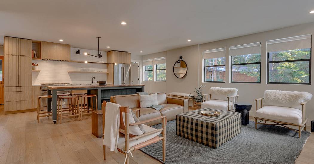 2045 W Lake Blvd Tahoe City CA-large-030-041-Living Room-1500x1000-72dpi.jpg
